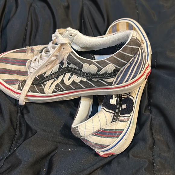 Vans - Picture 4 of 6